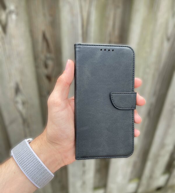 Samsung Galaxy A11 leren hoesje met magnetische sluiting zwart 2