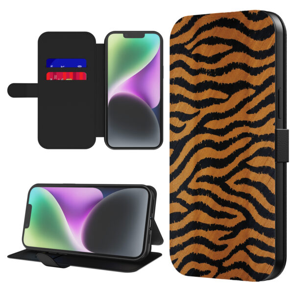 Leren bookcase hoesje iPhone 14 met tijger opdruk en pasjeshouder (1)