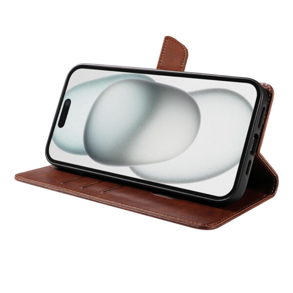 Iphone 15 Plus leren telefoonhoesje bookcase met pasjeshouder en magnetische lipje (3) donkerbruin