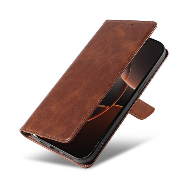 Iphone 16 Pro leren telefoonhoesje bookcase met pasjeshouder en magnetische lipje (4) donkerbruin