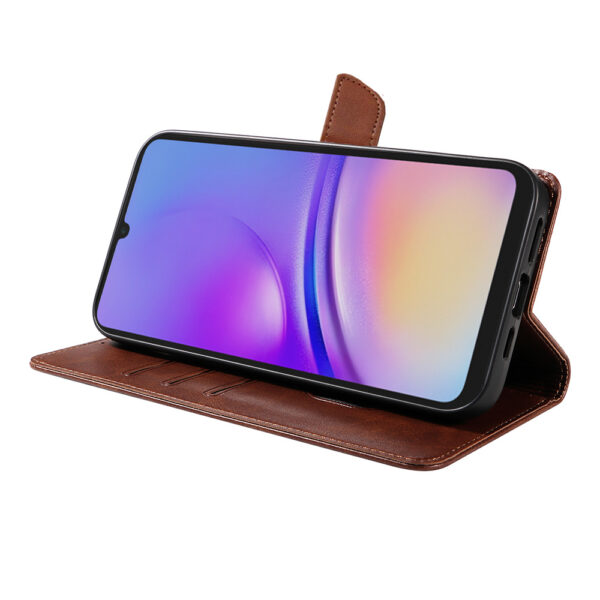 Samsung Galaxy A05 leren telefoonhoesje bookcase met pasjeshouder en magnetische lipje (3) donkerbruin