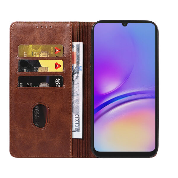 Samsung Galaxy A05 leren telefoonhoesje bookcase met pasjeshouder en magnetische sluiting (2) donkerbruin