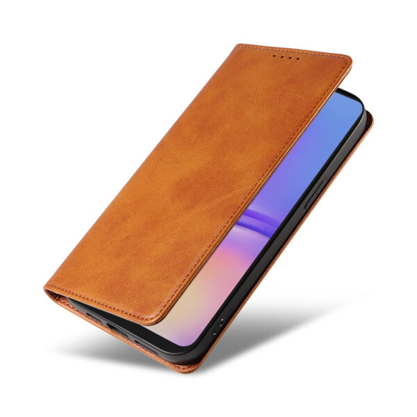 Samsung Galaxy A05 leren telefoonhoesje bookcase met pasjeshouder en magnetische sluiting (4) bruinSamsung Galaxy A05 leren telefoonhoesje bookcase met pasjeshouder en magnetische sluiting (4) bruin