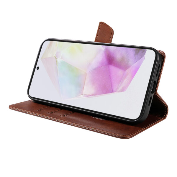 Samsung Galaxy A35 leren telefoonhoesje bookcase met pasjeshouder en magnetische lipje (3) donkerbruin
