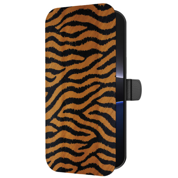 Leren bookcase hoesje iPhone 16 Pro met tijger opdruk en pasjeshouder (5)