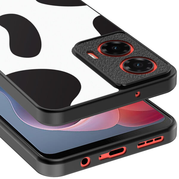 Motorola Moto G Play 2024 telefoonhoesje met koeienvlekken opdruk (4)