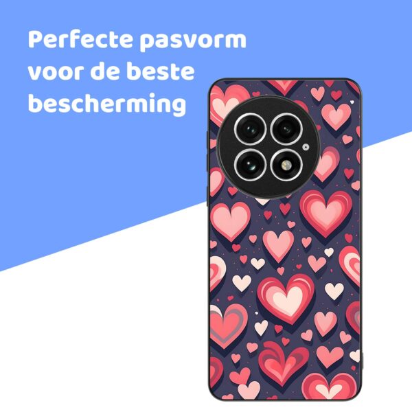 grote roze en rode hartjes opdruk_OnePlus 13 Telefoonhoesje (4)