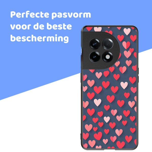 kleine roze en rode hartjes opdruk_OnePlus 11R Telefoonhoesje (4)