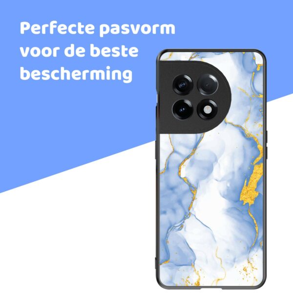 lichtblauw goud marmer opdruk_OnePlus 11R Telefoonhoesje (4)