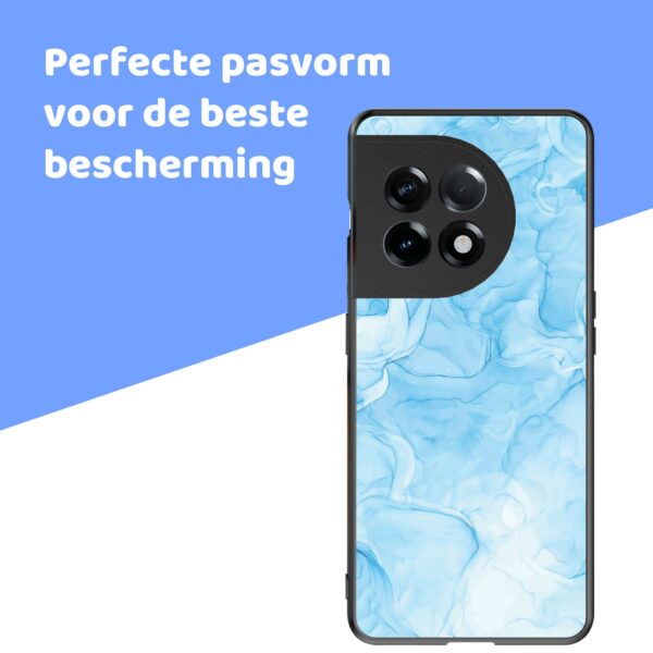 lichtblauw marmer opdruk_OnePlus 11R Telefoonhoesje (4)