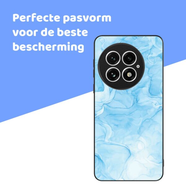 lichtblauw marmer opdruk_OnePlus 13 Telefoonhoesje (4)