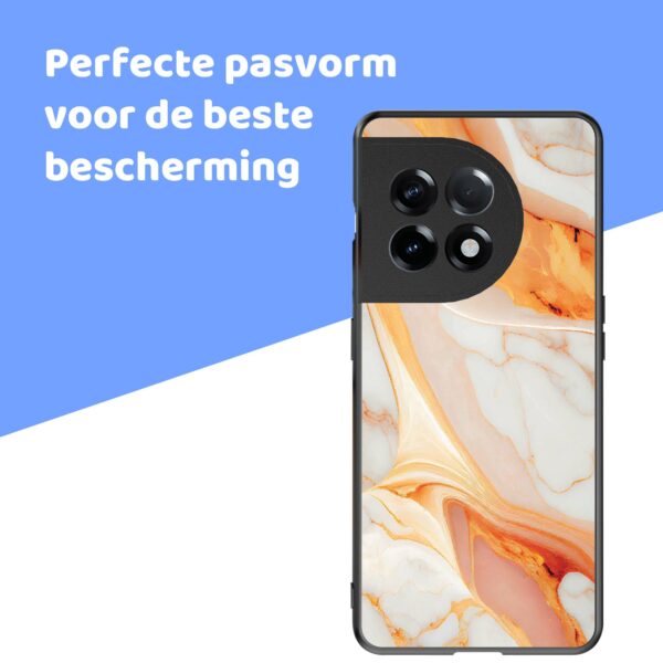 oranje marmer opdruk_OnePlus 11R Telefoonhoesje (4)