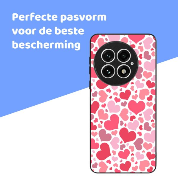 roze en rode hartjes opdruk_OnePlus 13 Telefoonhoesje (4)