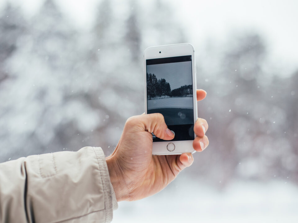 hoe voorkom je dat je telefoonbatterij minder snel leeg gaat in de winter